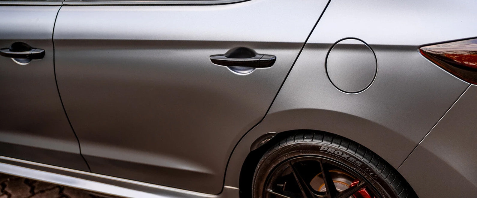 Wrapping around fixed handle with vinyl wrap film