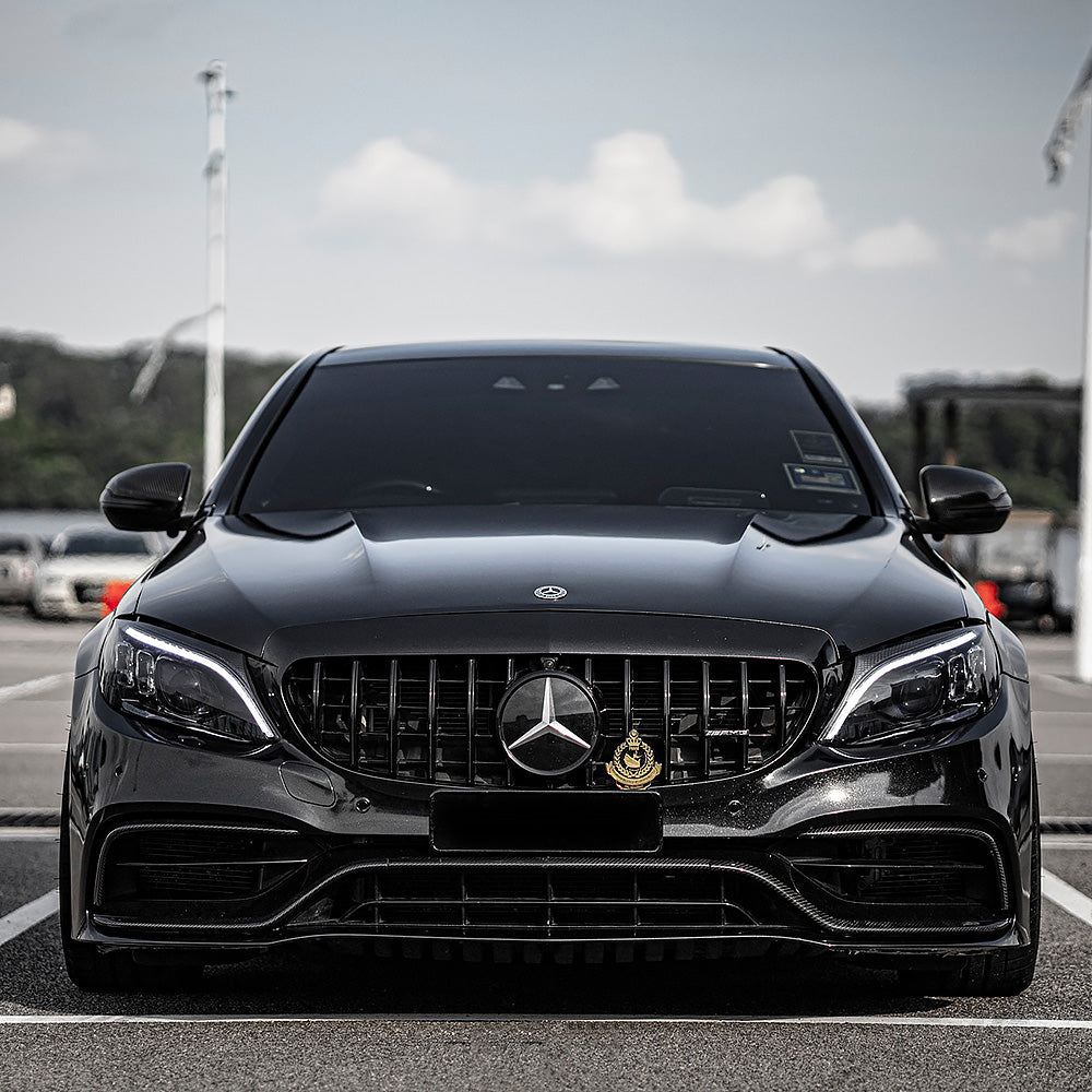 Front close-up of Mercedes-Benz showcasing TeckWrap CK202-HD Ebony Sparkle gloss vinyl wrap’s brilliant shine and texture