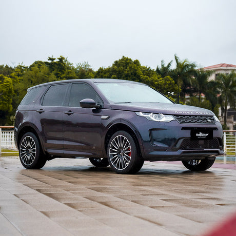 Front-side view of Range Rover wrapped in TeckWrap RB38-HD Deep Purple Blue gloss vinyl on a rainy day