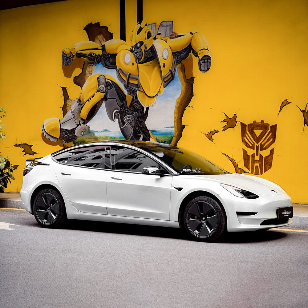 Side view of a Tesla wrapped in Teckwrap Super White (CG02-HD) gloss vinyl wrap, clearly highlighting the wrap’s strikingly clean, glossy white finish.