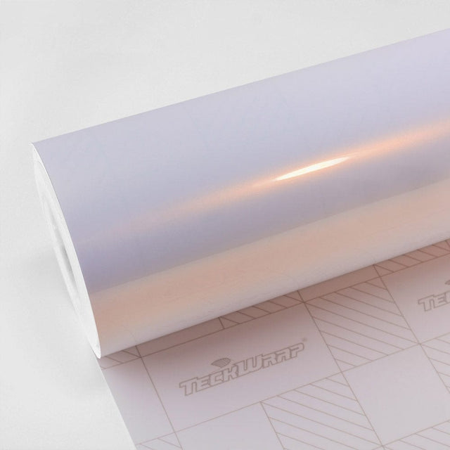 Close-up roll of Teckwrap Gold Pearl (CK525-HD) gloss vinyl wrap, highlighting its luxurious gloss finish with shimmering gold and pearlescent reflections.