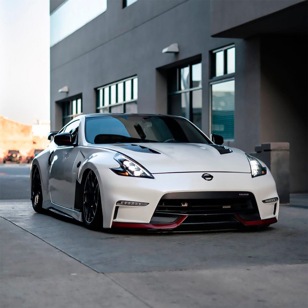 Front-angle view of a Nissan wrapped in Teckwrap White Pearl (CK522-HD) vinyl wrap, showcasing the vehicle’s stunning glossy finish enhanced by elegant white chameleon pearl tones.