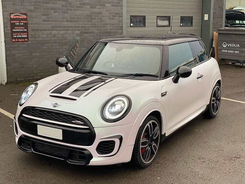 Refresh vinyl stripe on Mini Cooper | TeckWrap