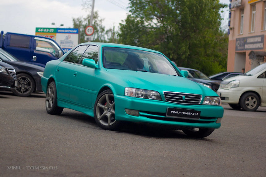 Full wrapping of Toyota Chaser with TeckWrap Emerald green matte chrome