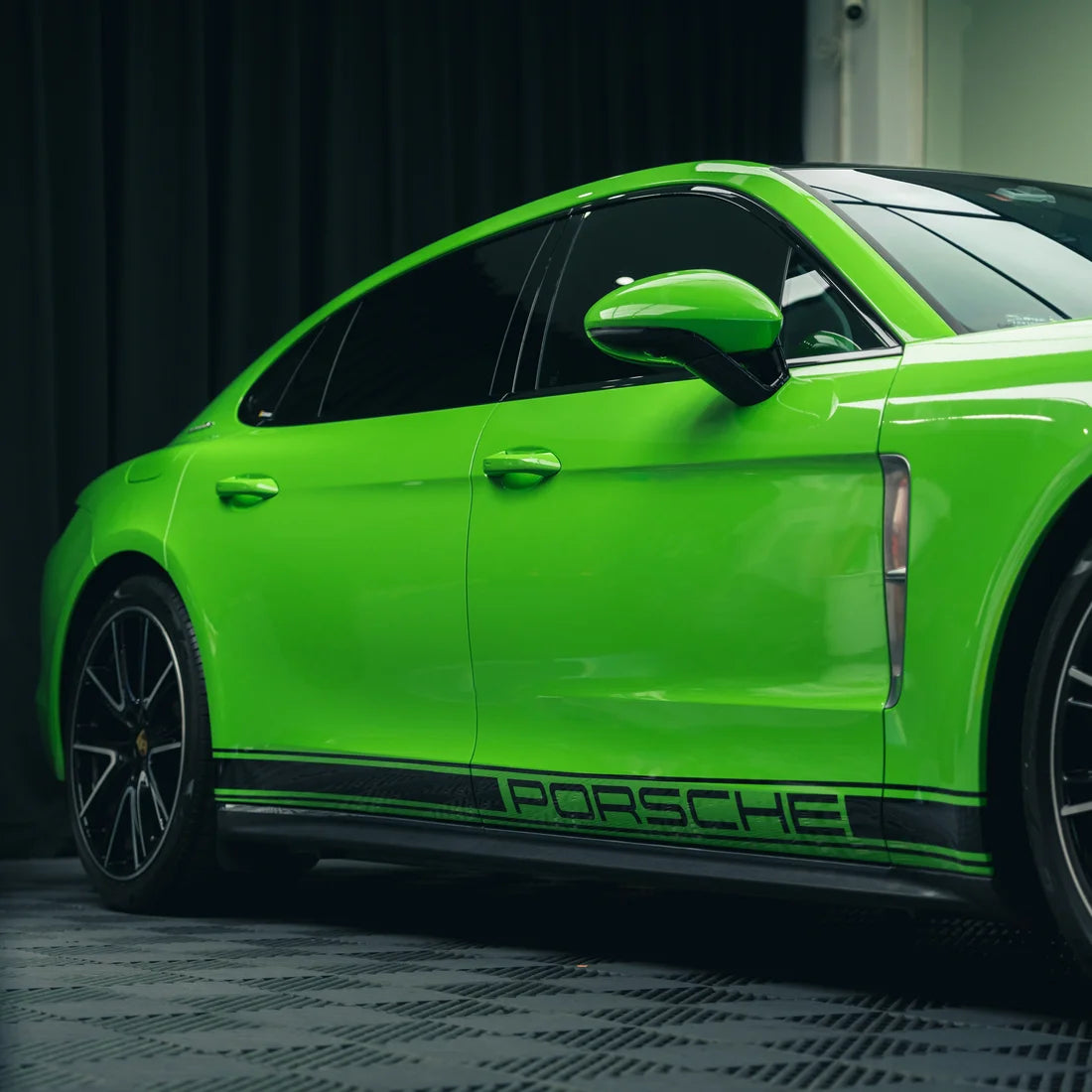 High Gloss Gecko Green Vinyl Wrap (CG41-HD)