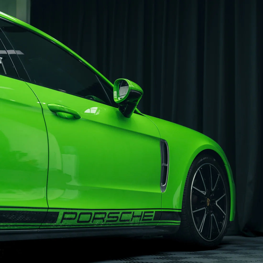 High Gloss Gecko Green Vinyl Wrap (CG41-HD)