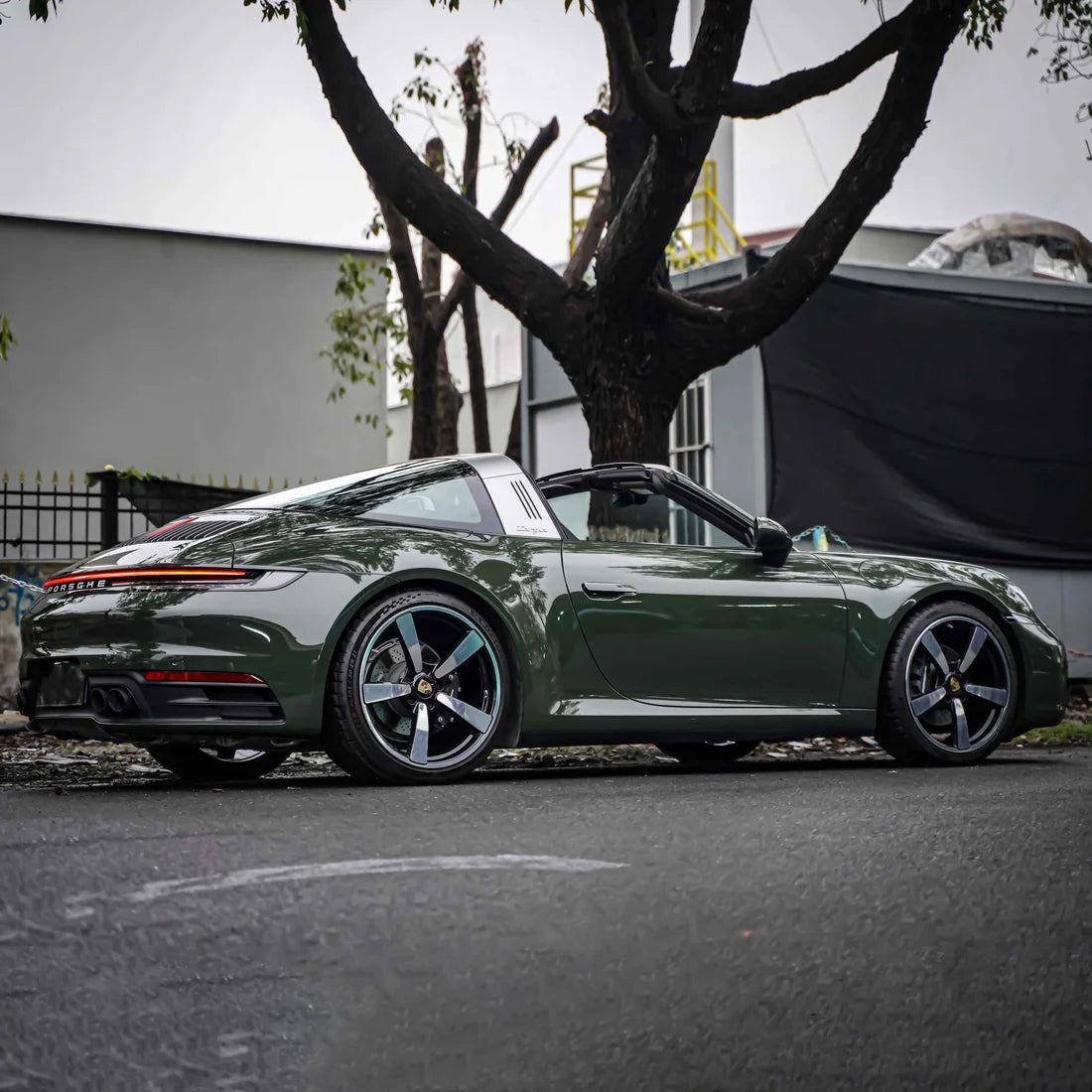 High Gloss Camouflage Green Vinyl Wrap (CG51-HD)