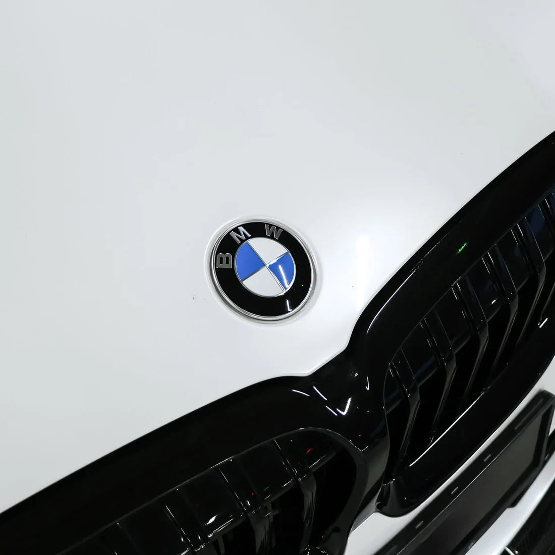Gloss Color Shift Pearl White Vinyl Wrap (CK522-HD)