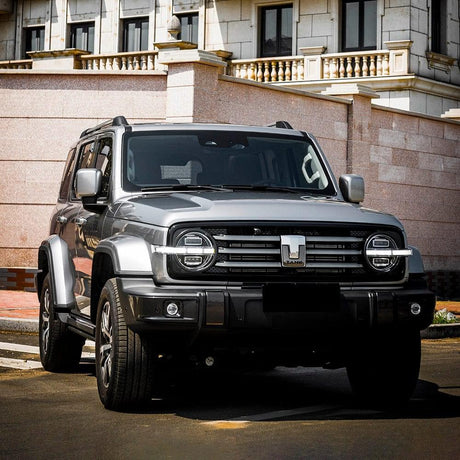 Tank SUV fully wrapped in TeckWrap Gloss Arctic Silver (RB27-HD), featuring a bold, polished silver look with deep gloss and modern styling — ideal for off-roaders with a luxury edge.